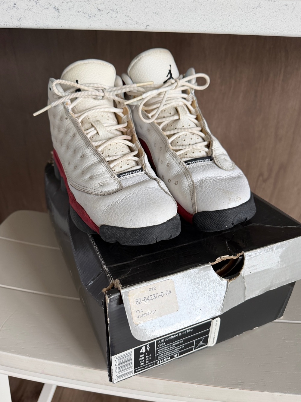 2010 Nike Big Kids' Air Jordan 13 Retro in White and University Red Size 4.5